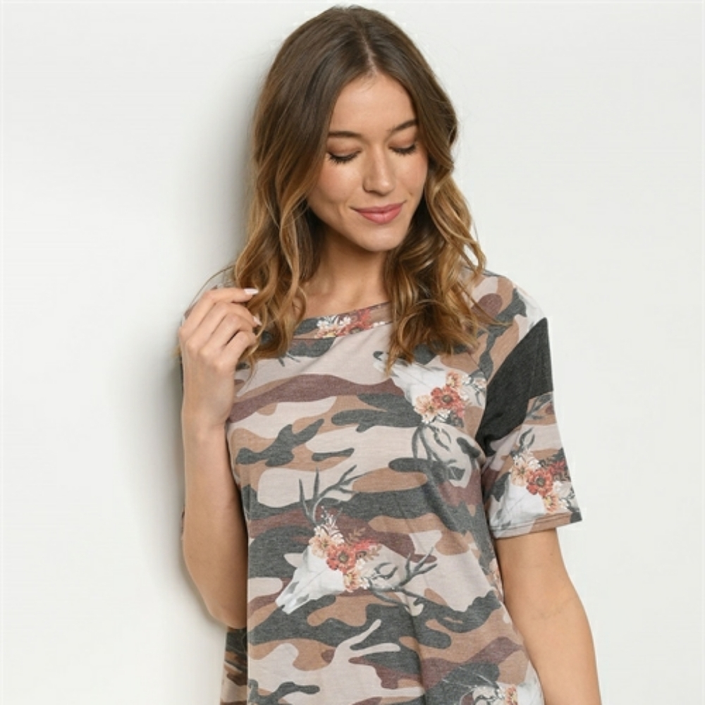 SALE🔥Camo & Skulls Short Sleeve Top